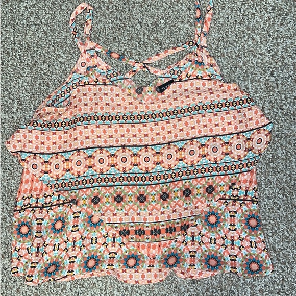 Tiered criss cross tank top - Picture 1 of 3